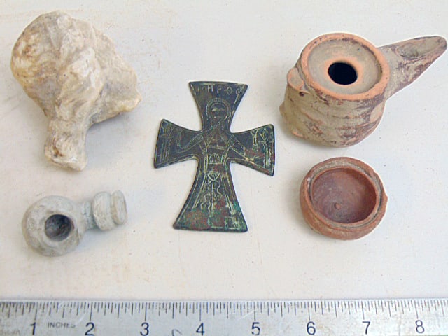 Antiquity lot, early terracotta oil lamp, carved marble head, several pottery fragments & early (1 of 5)