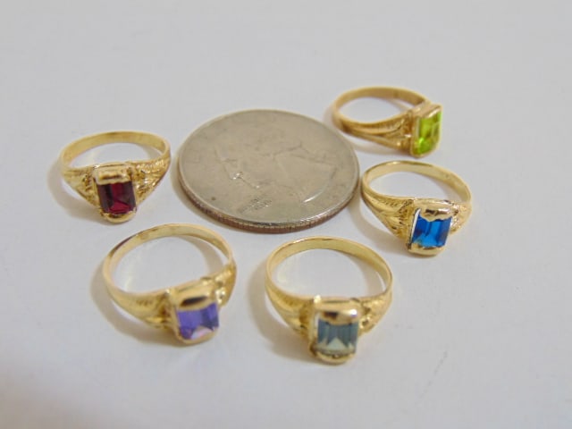 Jewelry. Collection of 5 tiny gold rings w/ gemstones, total weight 5.90, size 1 1/2 (1 of 4)