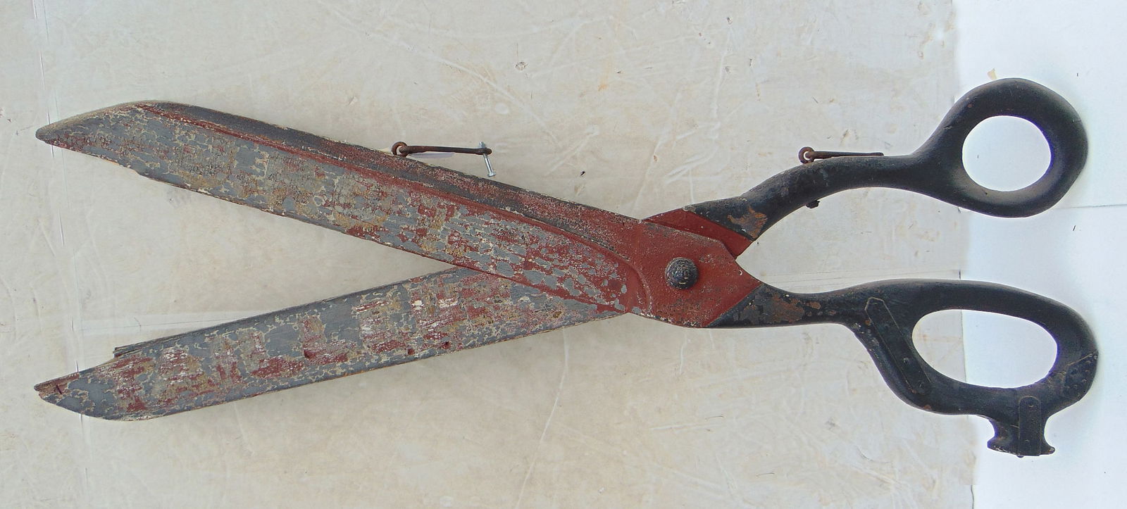 Trade sign barber, scissors, large pair of red & black painted wood scissors with original iron (1 of 11)