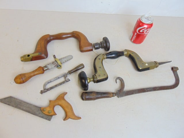 Antique tool lot, 2 hand drills, 4 saws including handsaw with brass set screw, one drill by H. (1 of 5)