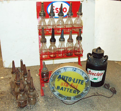 Petroliana lot, Esso oil rack with original glass oil bottles, metal carrying tray with 8 oil (1 of 6)