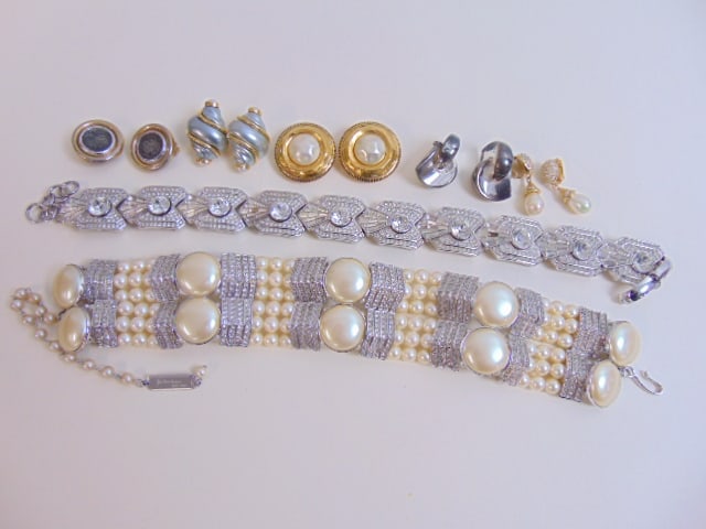 SIGNED DESIGNER COSTUME JEWELRY LOT CHANEL Faux pearl clip on earrings; Dior rhinestone belt, faux (1 of 13)