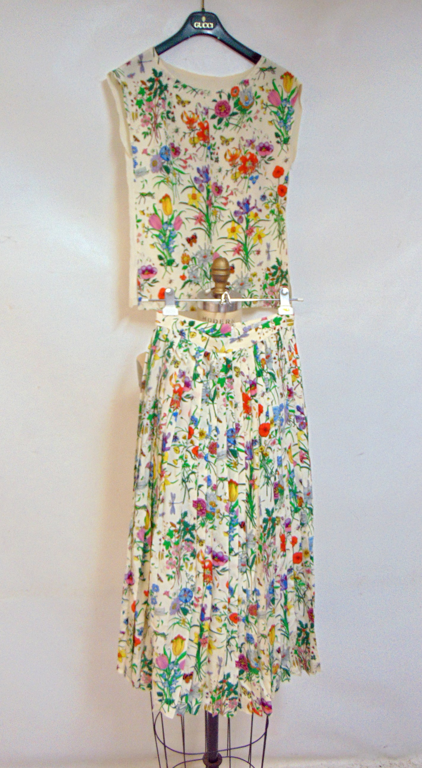 Couture. (2) pc silk Vintage GUCCI pleated skirt & shell/top, floral/botanical print. size 39 Made (1 of 9)