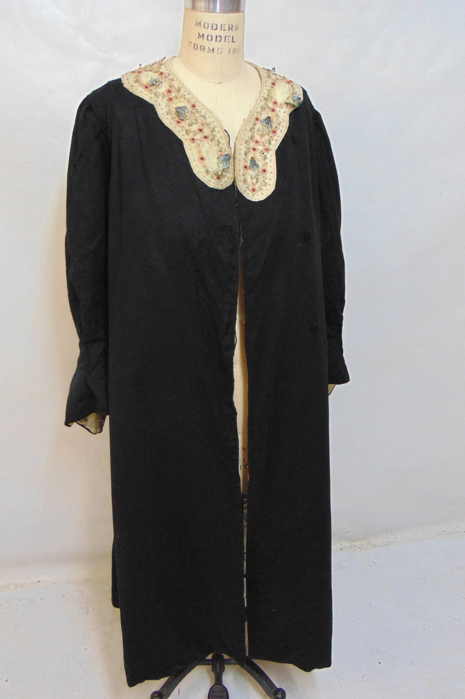 Antique Opera coat some condition issues see photos: Antique Opera coat some condition issues see photos