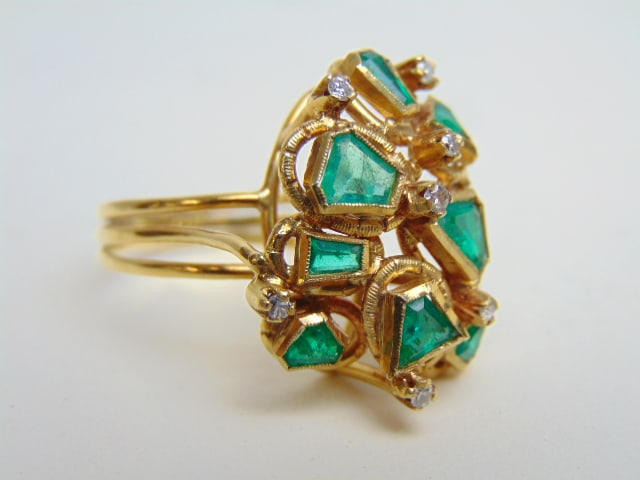 JEWELRY. 18kt gold Vintage Emerald & diamond cocktail ring, 8.27 grams, size 9 1/2. (1 of 4)