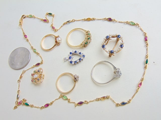 JEWELRY grouping of (8) pc 14kt gold to include (4) rings, (2) small pendants, (1 )pin/brooch, (1) (1 of 6)
