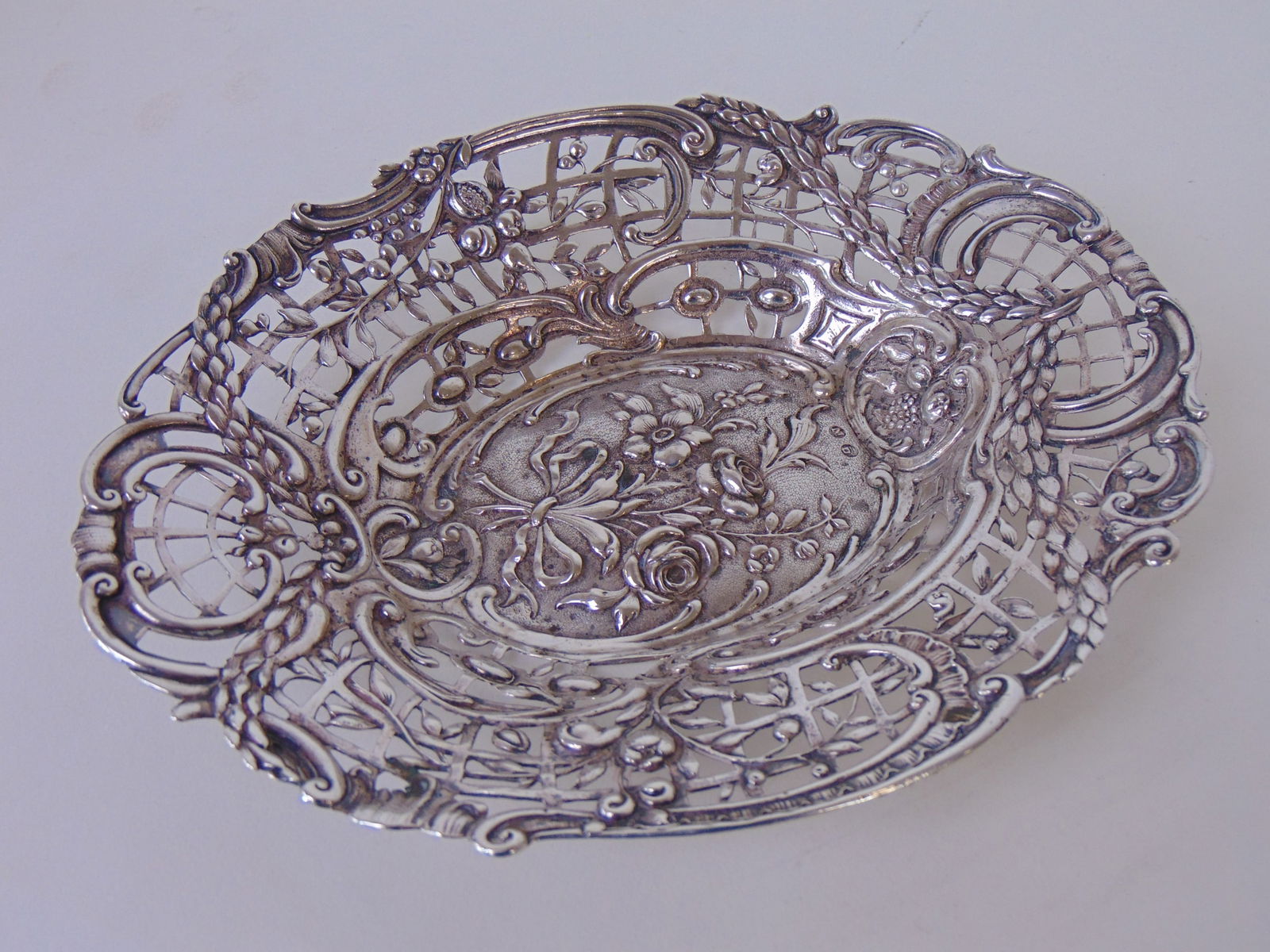 Continental silver reticulated dish, floral decorated, hallmarked, assuming '800, 9.5 troy, 10" by 8 (1 of 6)