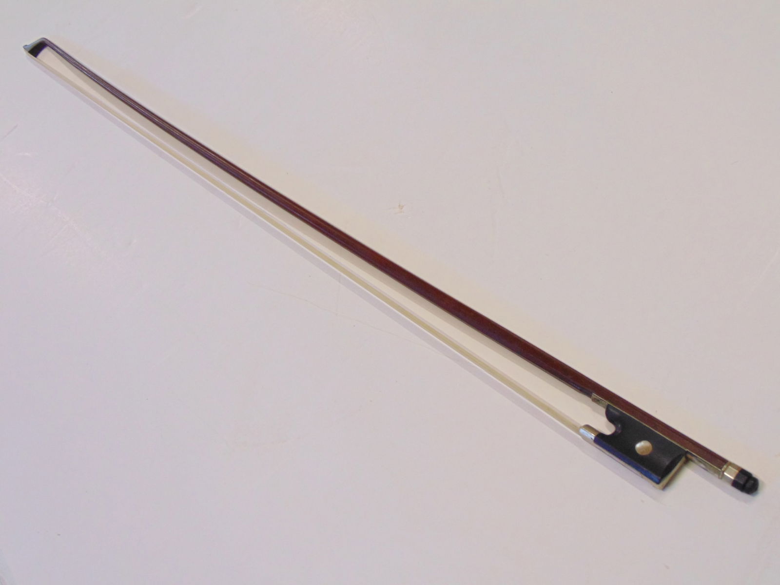Violin bow stamped Vuillaume, mother of pearl, no crack, chips, length is 29": Violin bow stamped Vuillaume, mother of pearl, no crack, chips, length is 29"