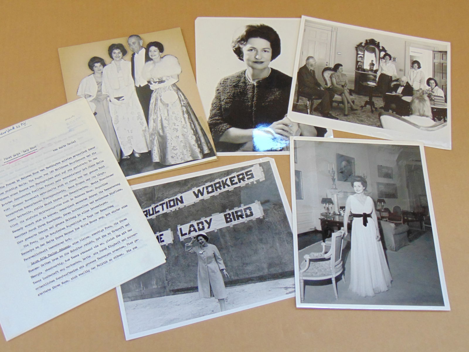 Photo lot & essay, photo by Robert Knudsen showing Edward Steichen & Carl Sandberg with Mrs. Johnson (1 of 10)