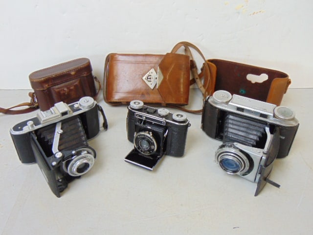 3 vintage cameras, Agfa Billy Record I; Certo Dollina, F. Deckel-Munchen & Voigtlander Bessa II (1 of 11)