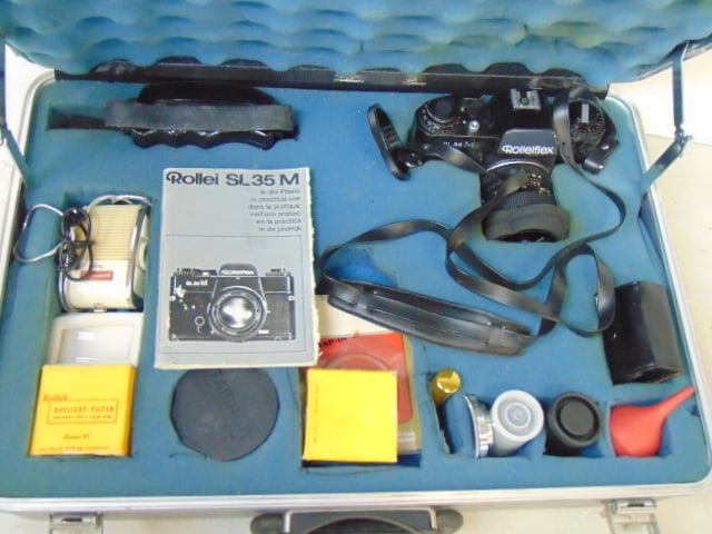 Rolleiflex SL 35M camera withRollei-HFT 1,8/50 lens, in case with original instructions & variouis (1 of 3)