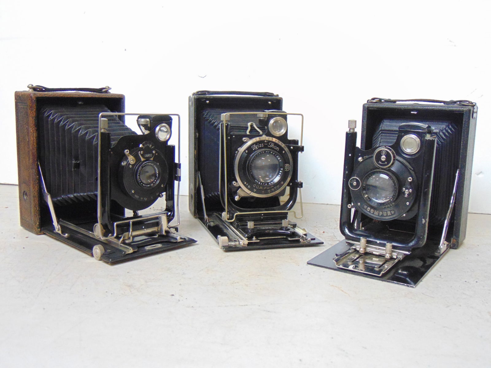 3 vintage folding, harmonica cameras, Welta folding camera, Zeiss-Ikon Compur camera & Compur camera (1 of 10)