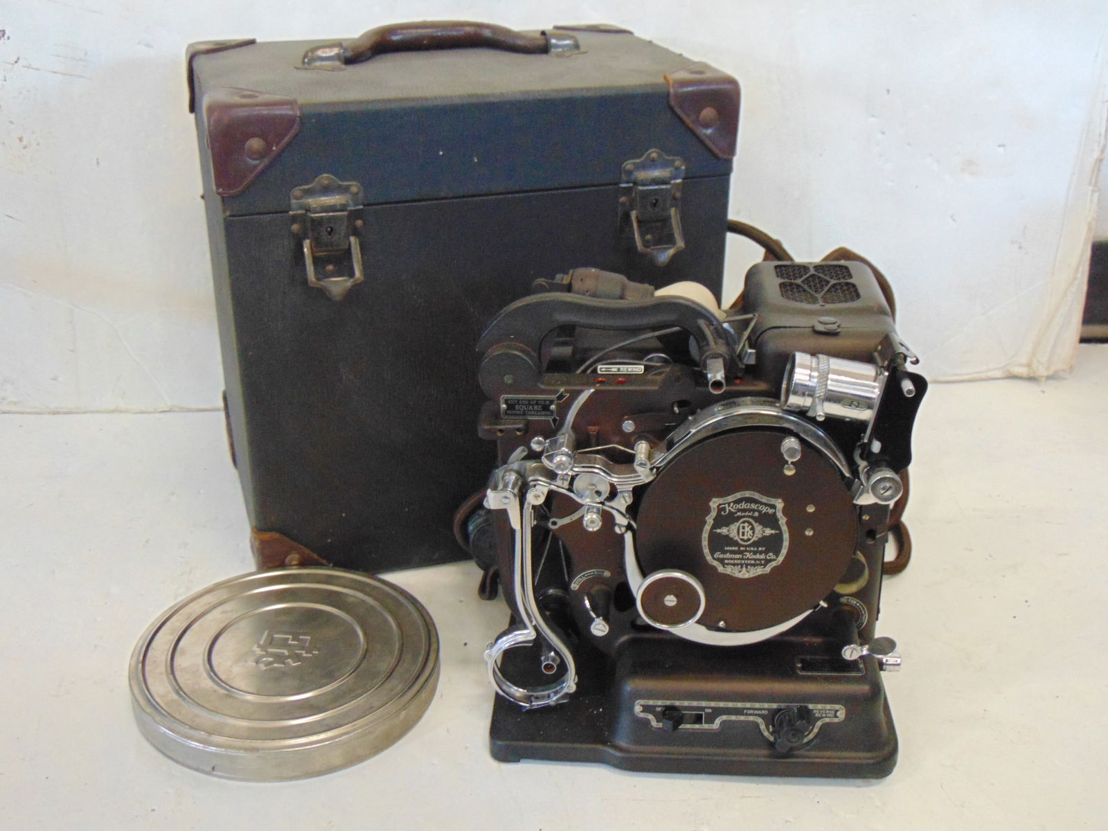 Vintage movie projector, Kodascope Model B, by Eastman Kodak, in original case, with empty spool. (1 of 6)