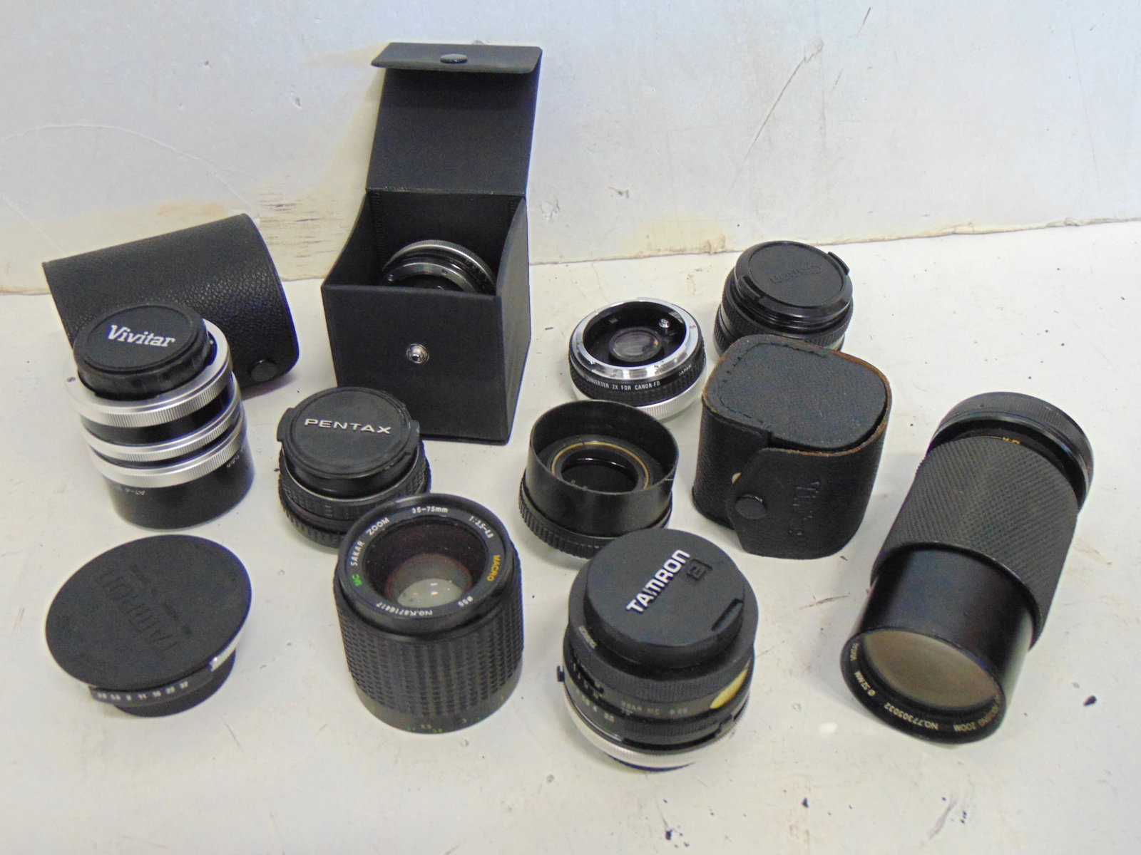 Boxlot with various lenses, parts, filters & more, includes Vivitar 70-210mm; Pentax 5mm; Canon 50mm: Boxlot with various lenses, parts, filters & more, includes Vivitar 70-210mm; Pentax 5mm; Canon 50mm; Extension tubes, more