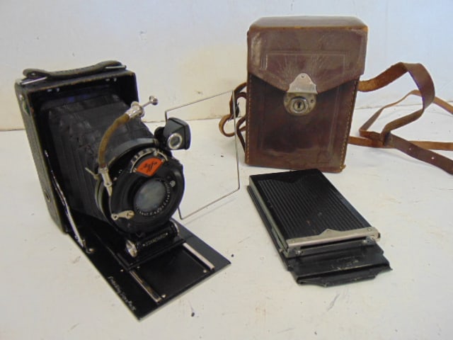 Vintage Agfa Standard folding camera in original leather case (1 of 6)