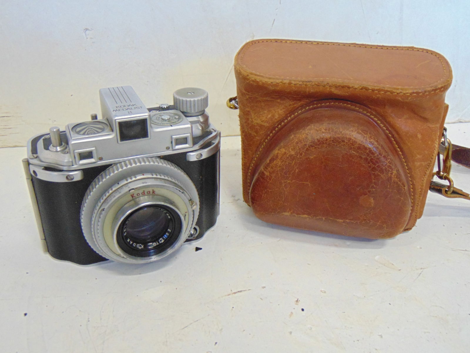 Vintage camera, Kodak Medalist II, by Eastman Kodak, with leather case protector, Flash Supermatic (1 of 6)