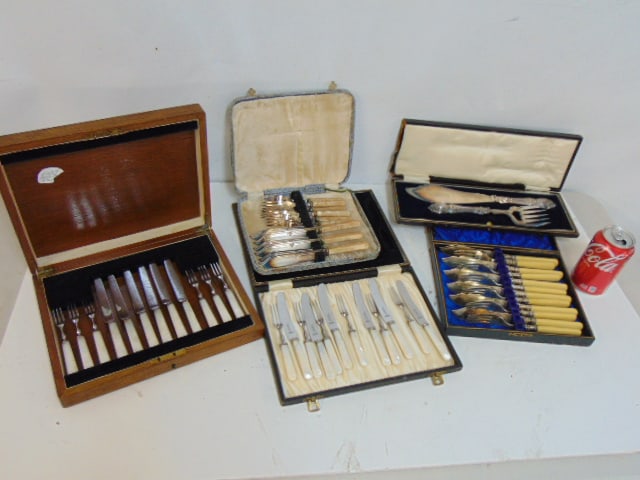 5 cased fish sets, 4 sets with bone or mother of pearl handled knife & forks & one fish serving set.: 5 cased fish sets, 4 sets with bone or mother of pearl handled knife & forks & one fish serving set.