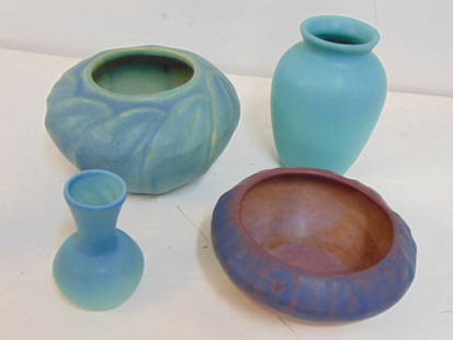 4 pieces van Briggle art pottery, red bowl, blue bowl & 2 blue vases.: 4 pieces van Briggle art pottery, red bowl, blue bowl & 2 blue vases.