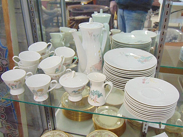 Rosenthal tea set with cake plates, "Rendezvous", includes tea pot, sugar, creamer, 11 saucers 10 (1 of 5)