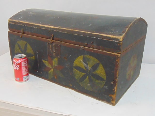 Pennsylvania Dutch domed top pine box, painted with round painted geometric decorations on the sides (1 of 5)