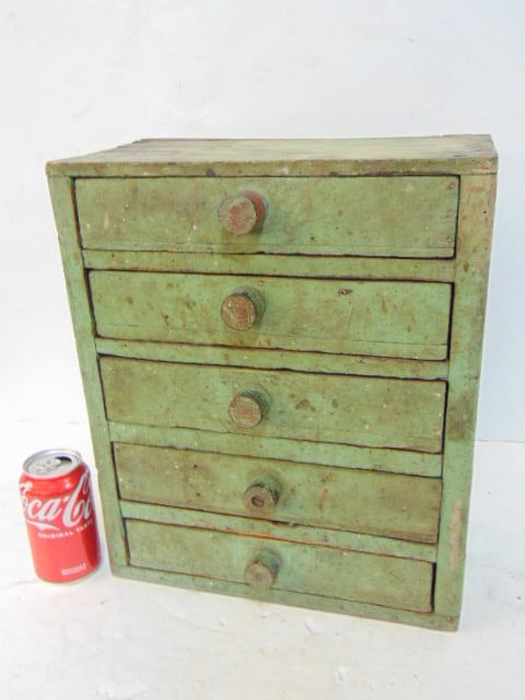 Green painted 5 drawer box, box is 15.5" by 12.75": Green painted 5 drawer box, box is 15.5" by 12.75"