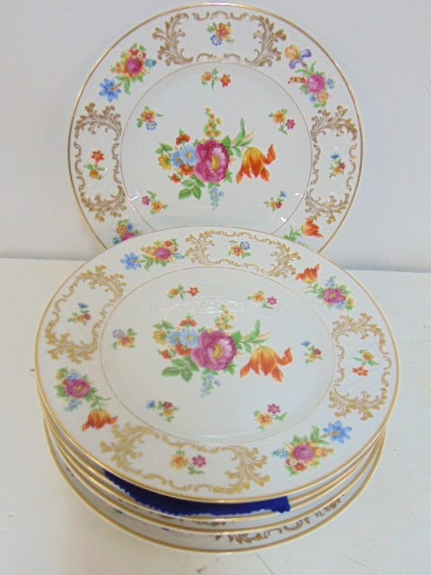 Set of 6 floral decorated Bavarian plates, gilt accents, diameter is 11".: Set of 6 floral decorated Bavarian plates, gilt accents, diameter is 11".