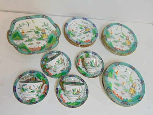 Set of Crown Staffordshire, Ye Old Willow Chinese inspired luncheon set, for Tiffany, includes (1 of 8)