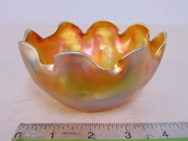 Small Tiffany art glass bowl, 4 7/8" wide, height is 2 3/8", good condition.