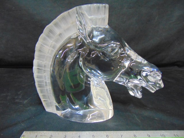Art Glass sculpture of a horse head, Franklin Mint, head is 9.25" tall.10.75" wide.: Art Glass sculpture of a horse head, Franklin Mint, head is 9.25" tall.10.75" wide.