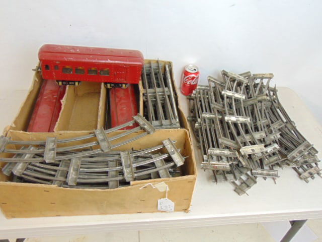 Large Ives train set, three wagons & track, no locomotive. (1 of 4)