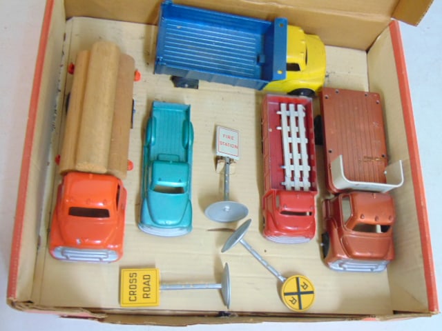 Structo Toys No. 95 Truck set in original box, 5 die cast metal trucks, 3 metal road signs & 3 logs, (1 of 6)