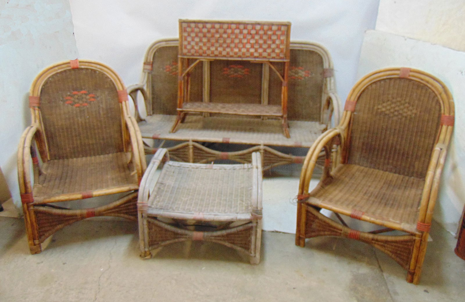5 piece wicker set, sofa, two arm chairs, ottoman & planter, sofa is 64" long, chairs are 24.5" (1 of 7)