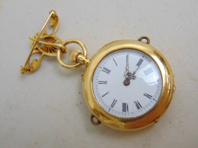 Jewelry. Gold pocket watch/pin, 18kt, 10521, hallmark 0,755, 18c, heart w/ arrow & other touchmarks,: Jewelry. Gold pocket watch/pin, 18kt, 10521, hallmark 0,755, 18c, heart w/ arrow & other touchmarks, fleur-de-lis pin tested 14kt, total weight 27.80 grams