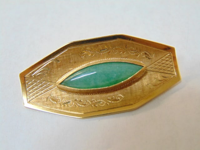 Jewelry. Vintage 18kt pin w/ Jade center stone, 9.30 grams, 1 1/2" length X 3/4", hallmark 18k, (1 of 4)