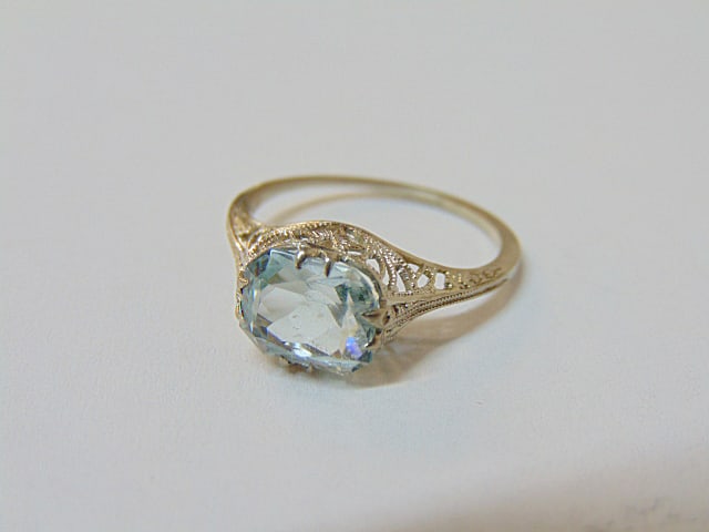 Jewelry. Vintage 14kt white gold light blue aquamarine filigree ring, 1.58 grams, size 6, stone 7mm: Jewelry. Vintage 14kt white gold light blue aquamarine filigree ring, 1.58 grams, size 6, stone 7mm