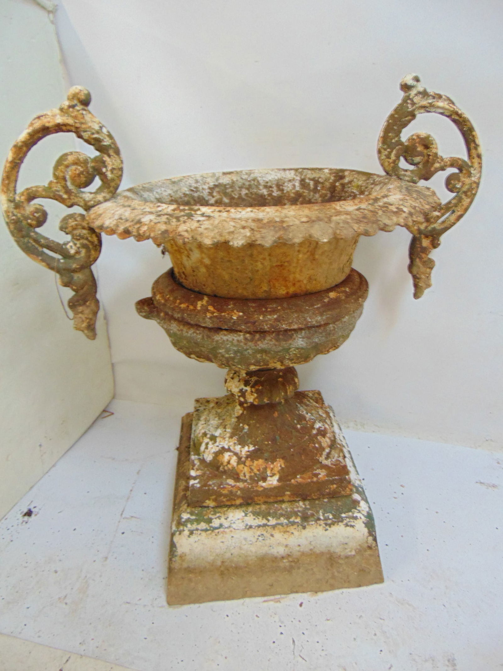 Victorian cast iron garden urn with handles, rusted, needs assembly, restoration: Victorian cast iron garden urn with handles, rusted, needs assembly, restoration.Urn is 30" wide (including handles), 21.25" deep, height is 32.5".