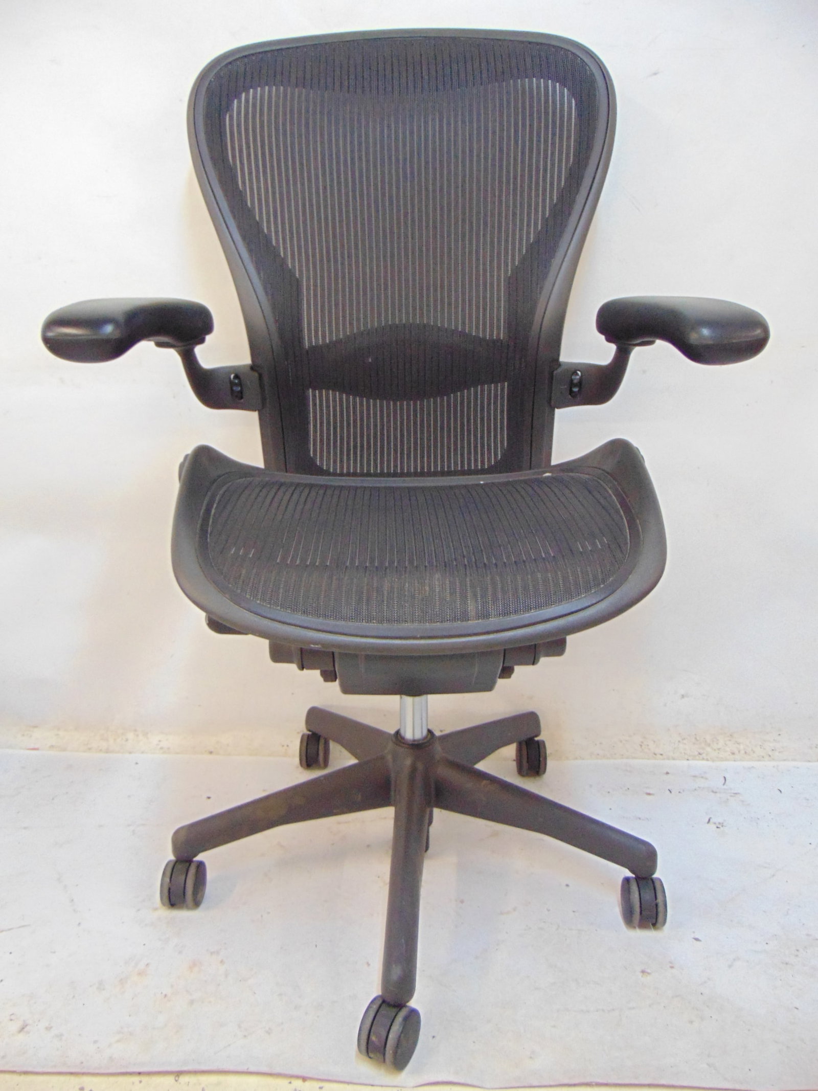 Herman Miller Aeron chair, size C, good condition, mesh good, this is the largest model.: Herman Miller Aeron chair, size C, good condition, mesh good, this is the largest model.