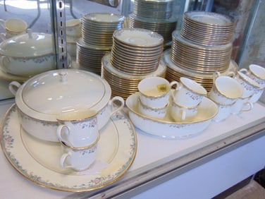 Large set Lenox porcelain dinnerware, "Spring Vista", set includes 12 cups & saucers, 24 lunch