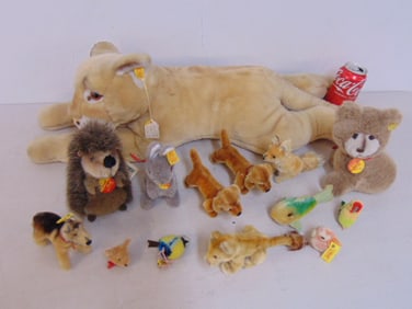Lot vintage Steiff animals, large Puma & 13 assorted small animals, hedgehog, bunny, several dogs,
