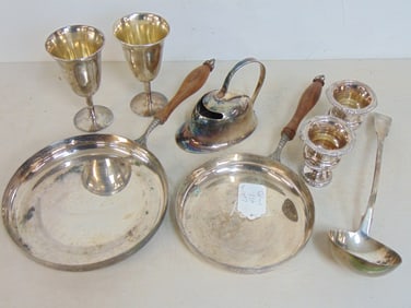 Boxlot with English silver-plat lot to include spoon warmer; chafing dishes; ladle; pair of mini urn