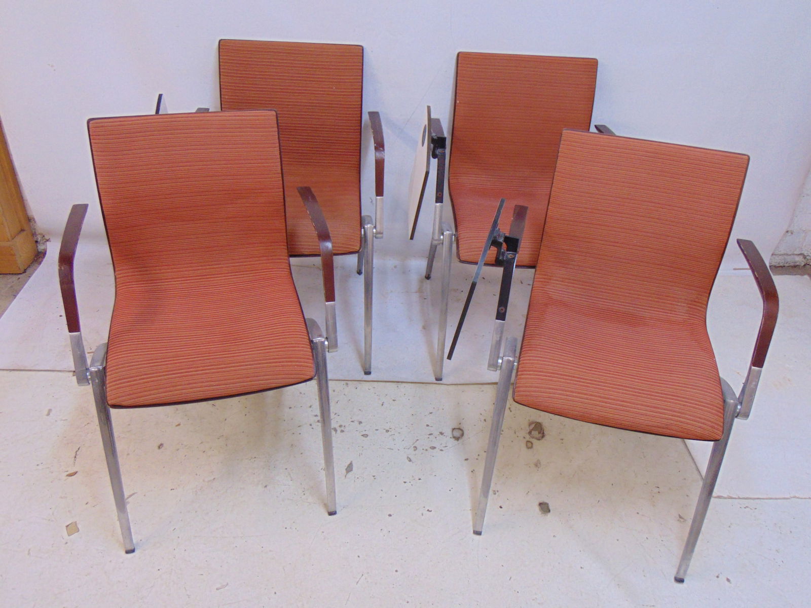 Set of 4 mid Century chairs by Davis Furniture Industries, High Point North Carolina, cast aluminum (1 of 5)