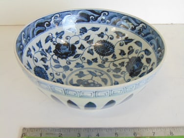 Blue & white Chinese porcelain bowl, floral decorated, unsigned, has hairline, diameter is 8.25",