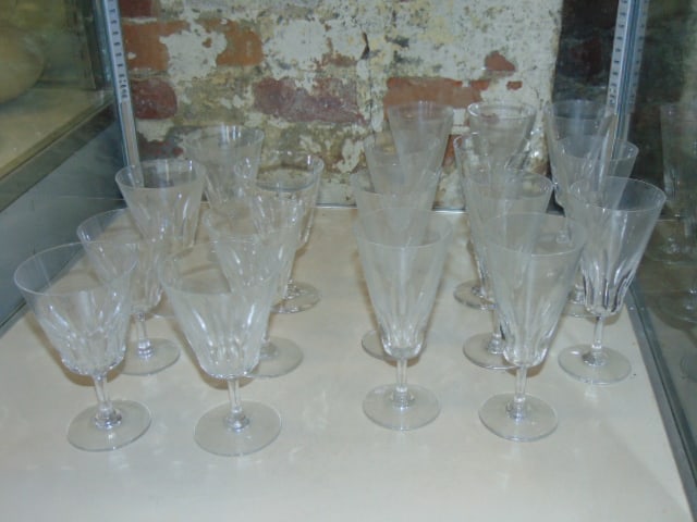 Set crystal stemware, 11 6 2/8" wine glasses & 7 5.5" wine glasses: Set crystal stemware, 11 6 2/8" wine glasses & 7 5.5" wine glasses