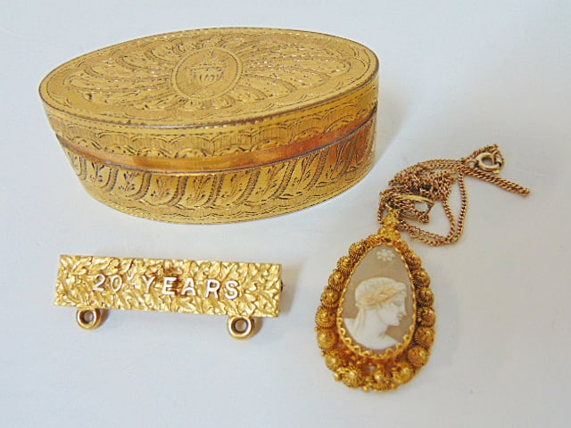Jewelry. Tiffany & Co. 18kt pin, 12.84 grams, 20 years, cameo pendant tests for 14k bail and chain (1 of 5)