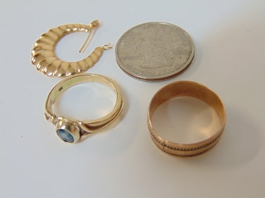 Jewelry. (2) Gold rings & single gold earring, 14kt ring with center light blue faceted stone,