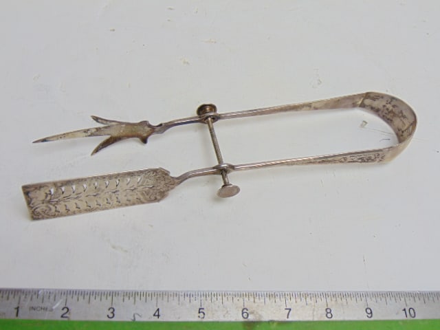 Sterling silver server 10.75" long, 4.5 troy hallmarked: Sterling silver server 10.75" long, 4.5 troy hallmarked