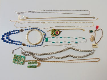 Jewelry. Vintage Costume jewelry collection to include necklaces; pin, bracelet, earrings, gold