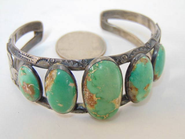 Early 1900's Vintage Navajo 'Mirrored Animal'cerrillos Turquoise Native American Jewelry Silver Bracelet Early 1900's Vintage Navajo 'Mirrored Animal'cerrillos Turquoise Native American Jewelry Silver Bracelet