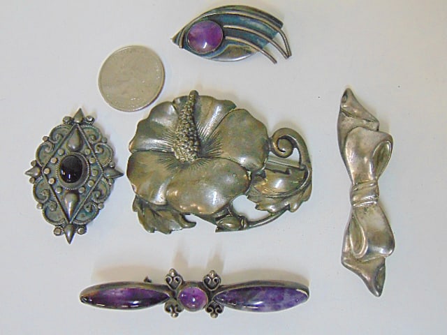 Jewelry. (5) Sterling pins two w/ amethyst one w/ black onyx, large flower pin Vikingcraft, 0.90, 2 (1 of 5)