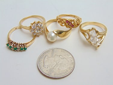 Jewelry. (5) 14kt GOLD rings to include scroll work band w/ 3 tiny pink stones, 3.30 grams, size 5,